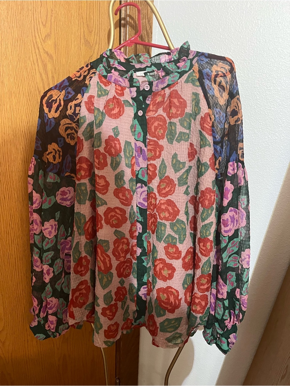 JODIFL  Floral Button-Up Blouse in Red, Green, Purple